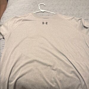 Under Armour Men's Gray Shirt